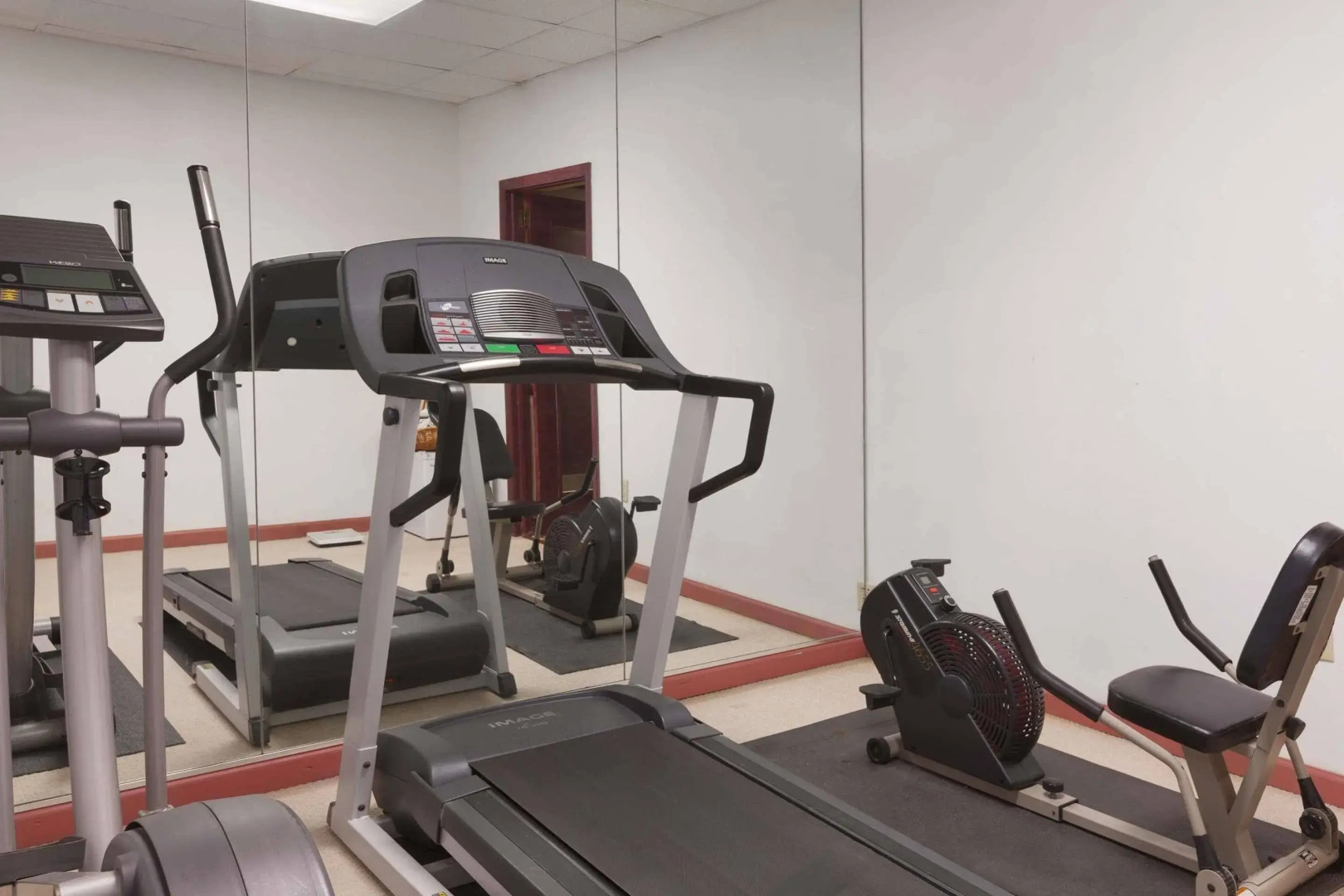 Red Carpet Inn Hazleton