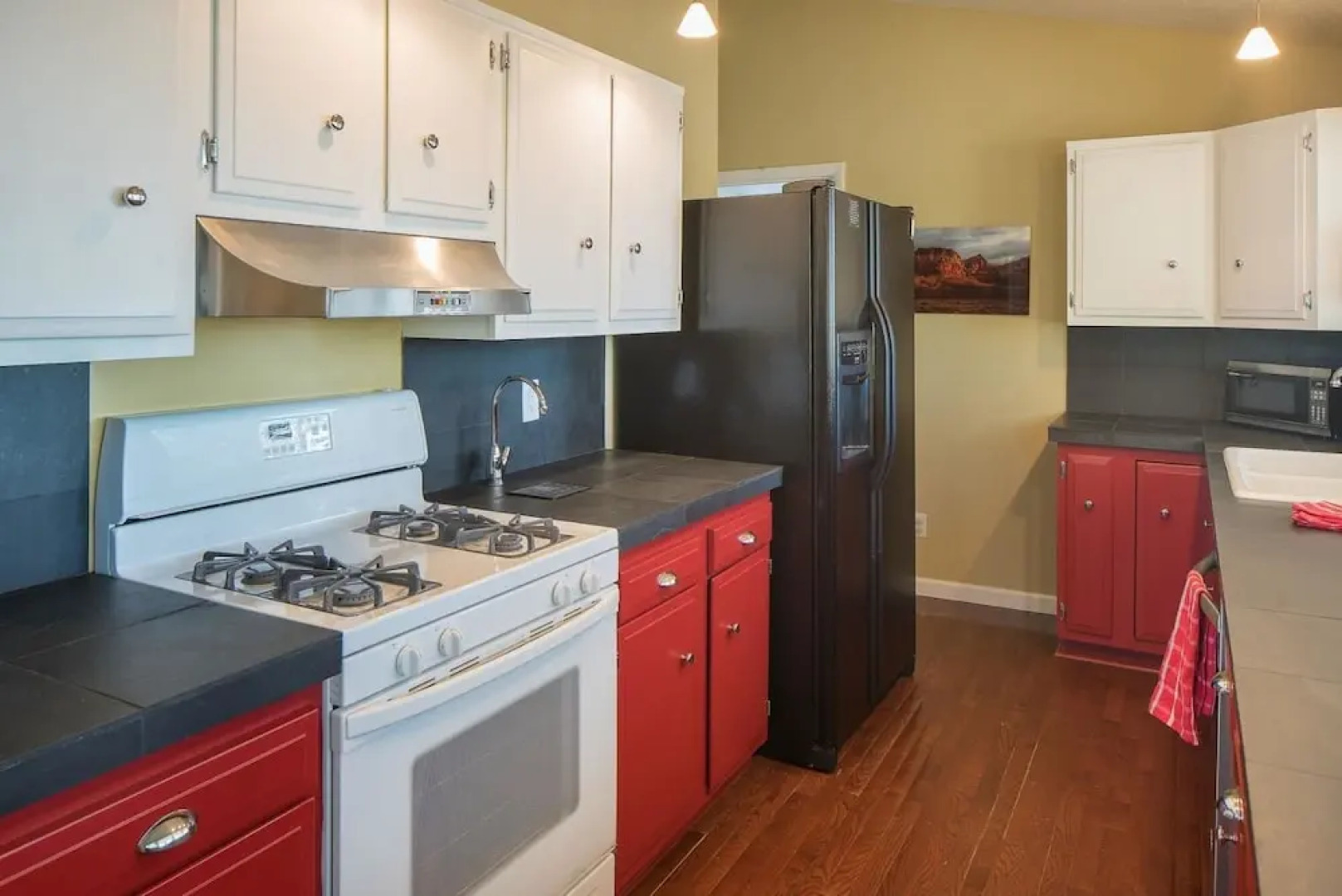 Artsy, Downtown Treehouse