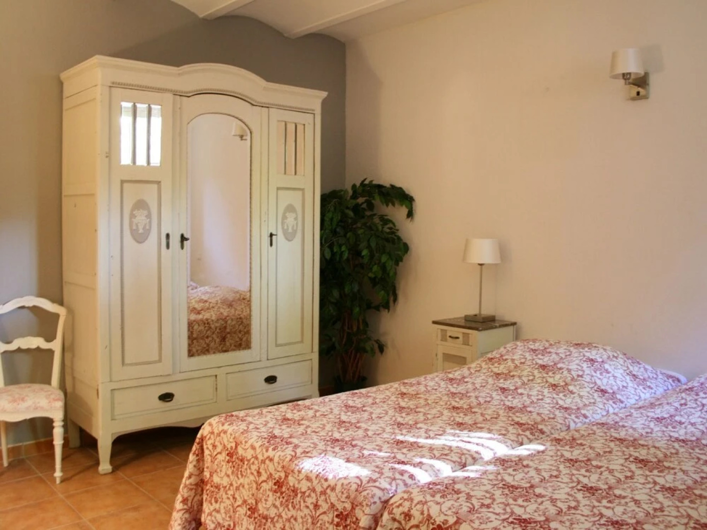 Spacious Villa in Drome with Swimming Pool