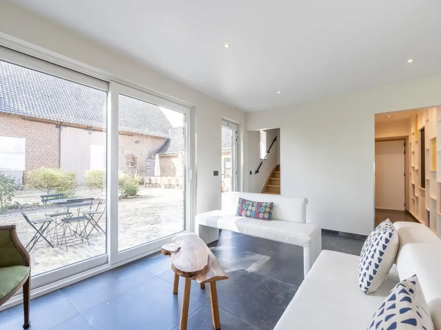 Peaceful Villa With Pond