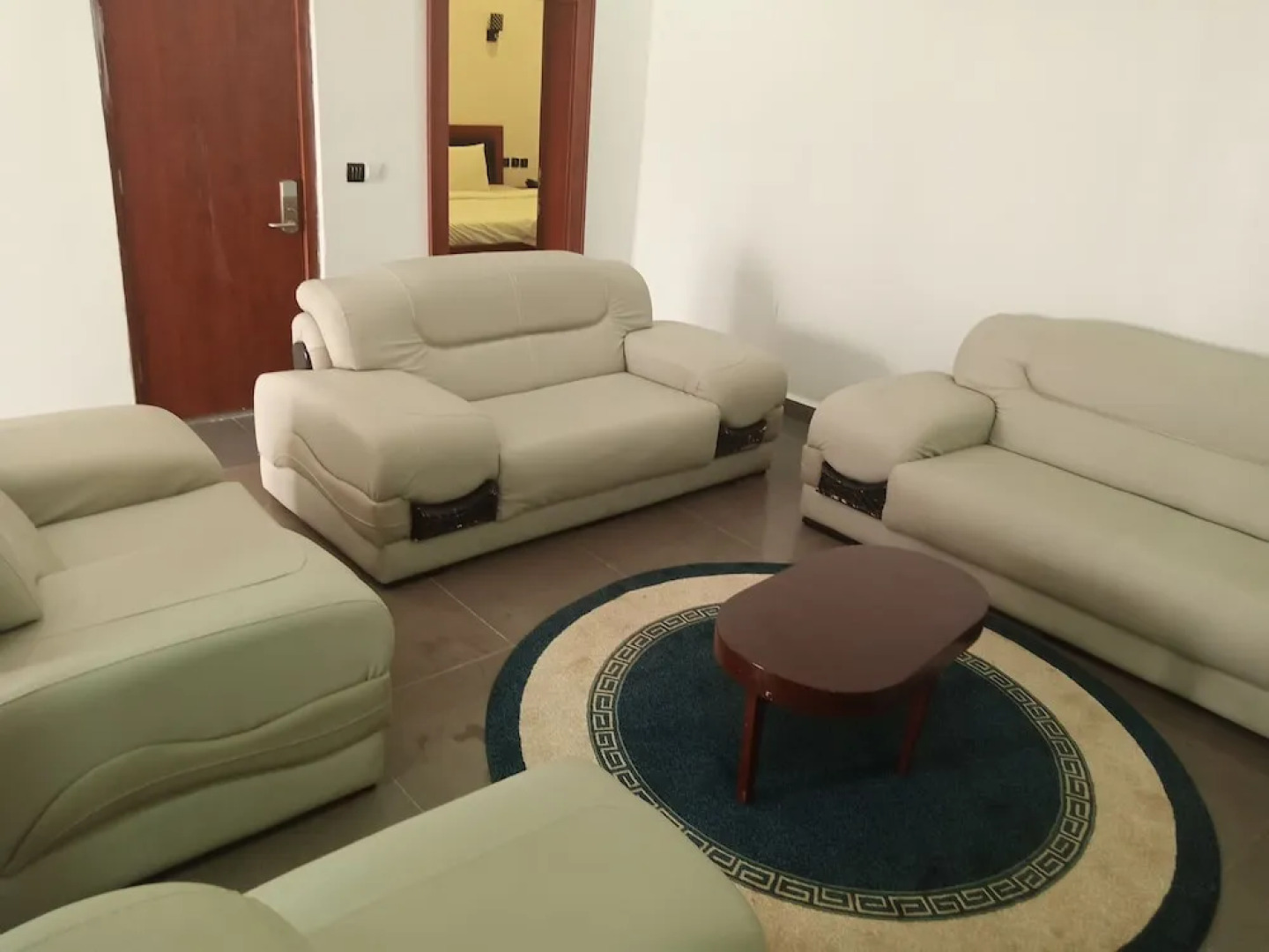 King Daken Diplomatic Suites