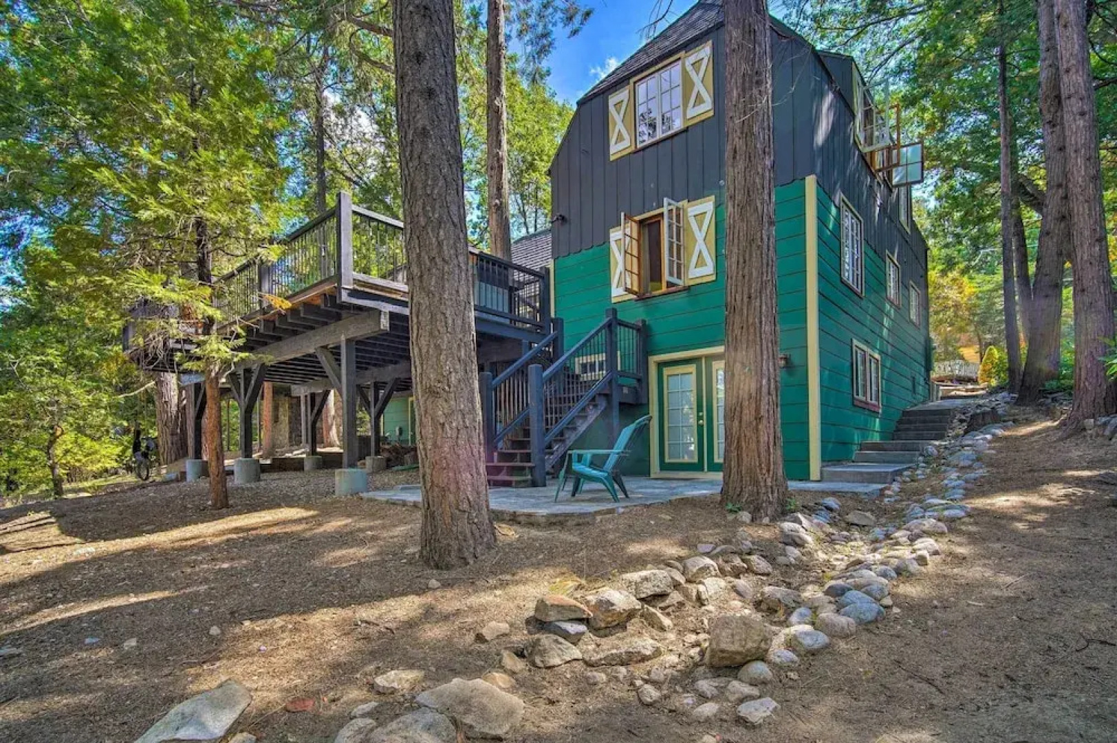 Vintage Lake Arrowhead Cabin - Walk to Lake!