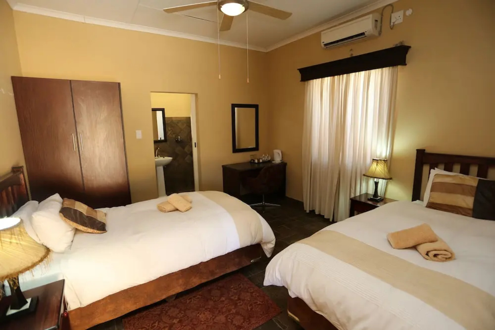 Stoney's Country Hotel