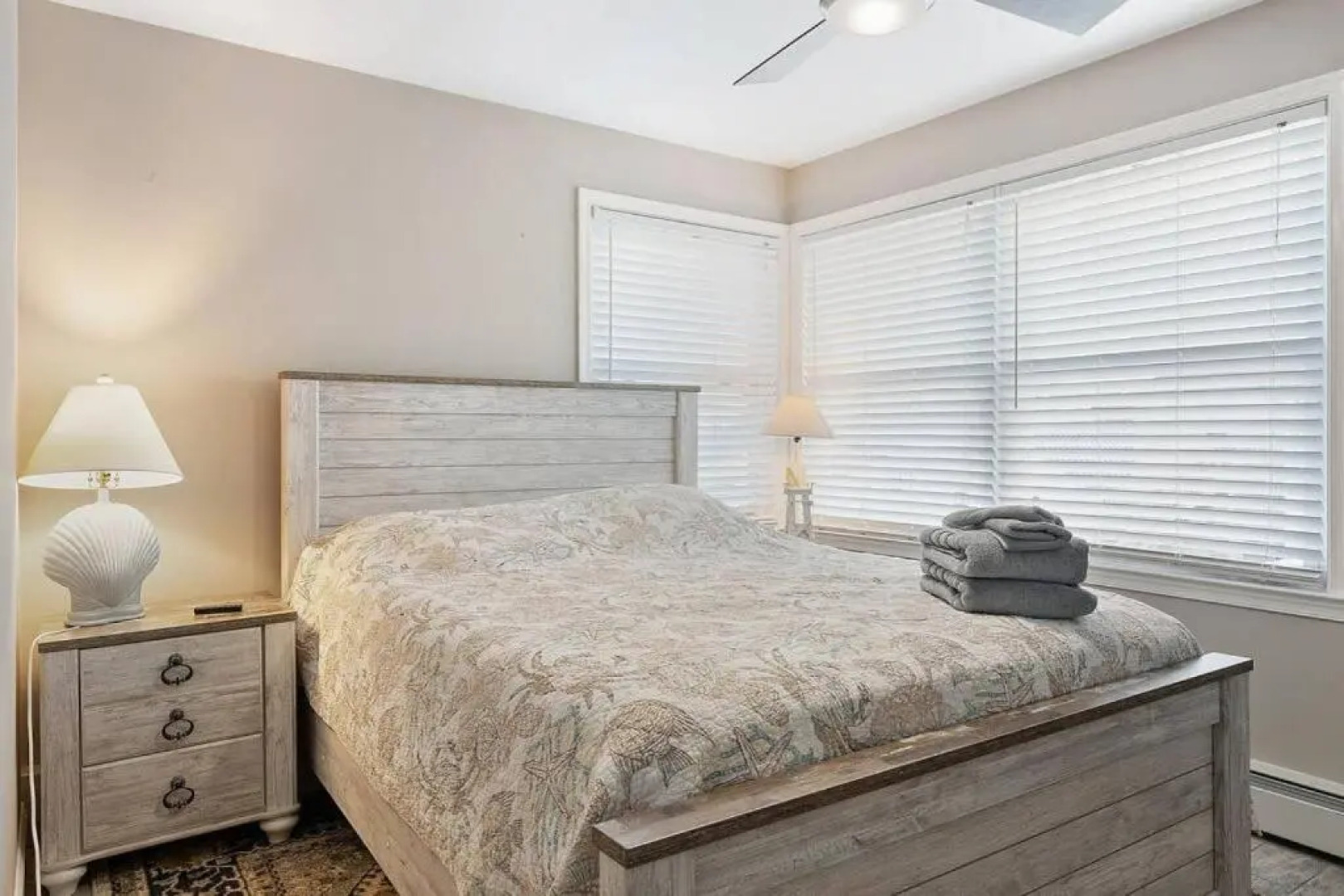 Catch some Rays Parking 2 blocks from Beach