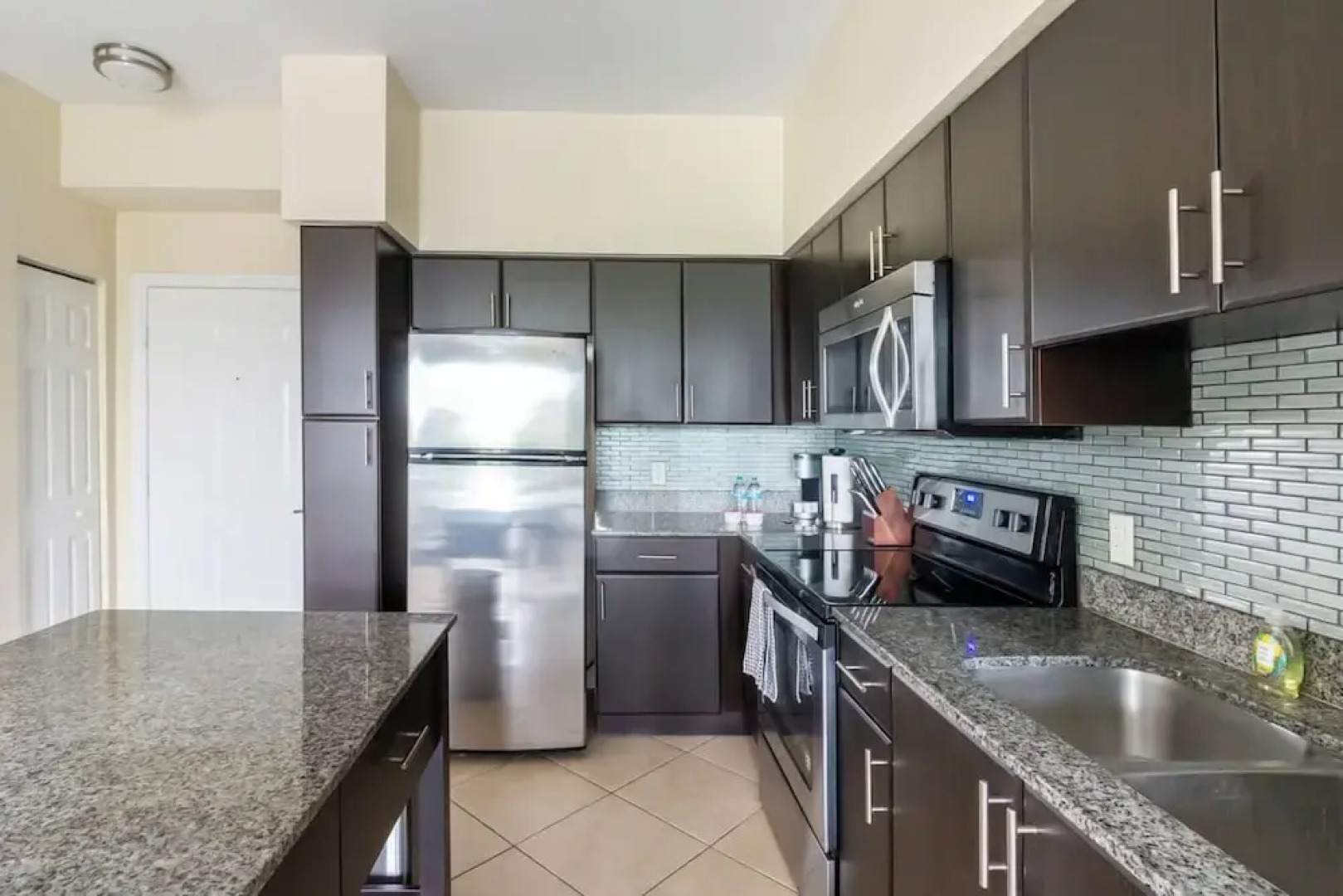 Miramar Apartments By Landing