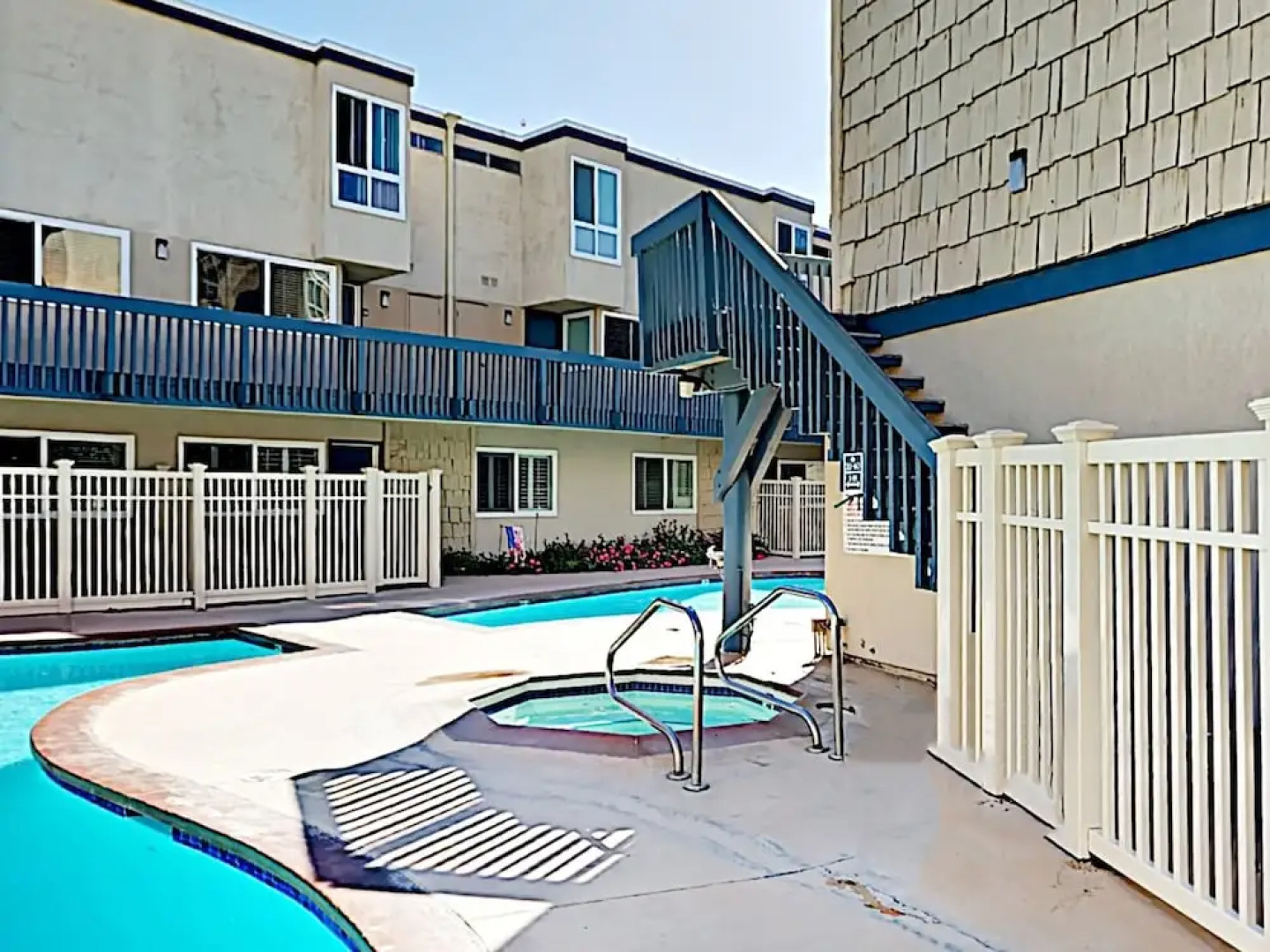 Modern Mountain-View Condo, 1 Block To Beach! Condo