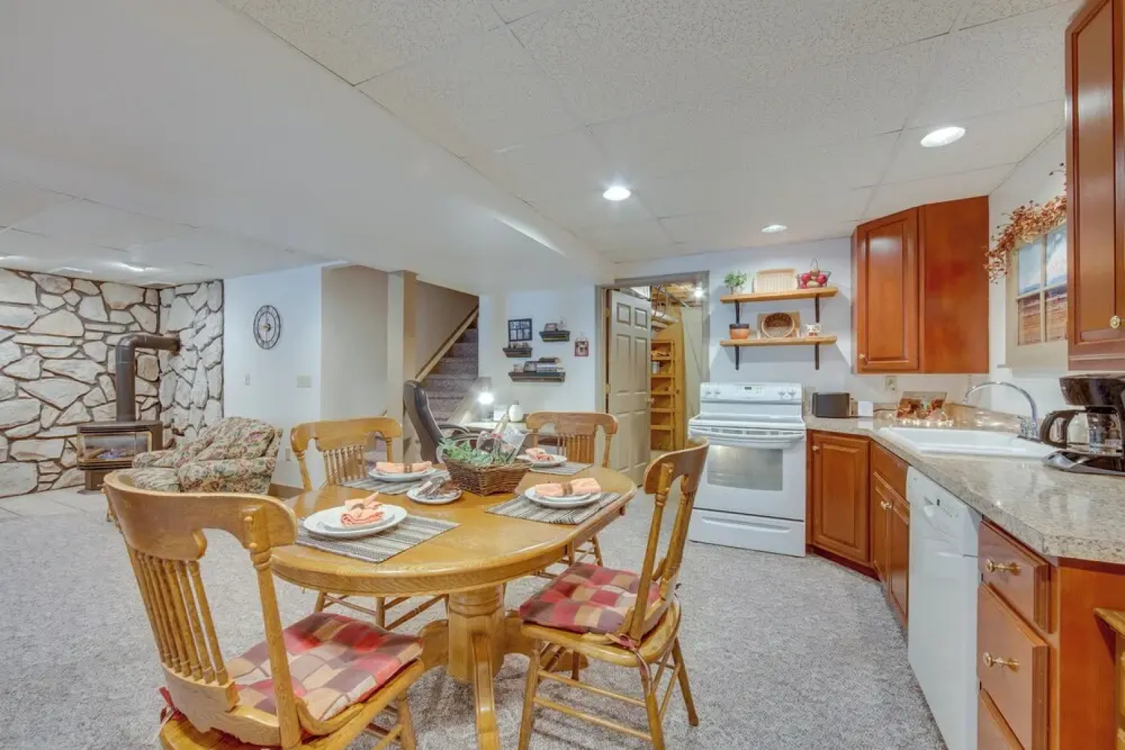 The Haven at Welsh Mountain Suites - Apt w/ Patio!