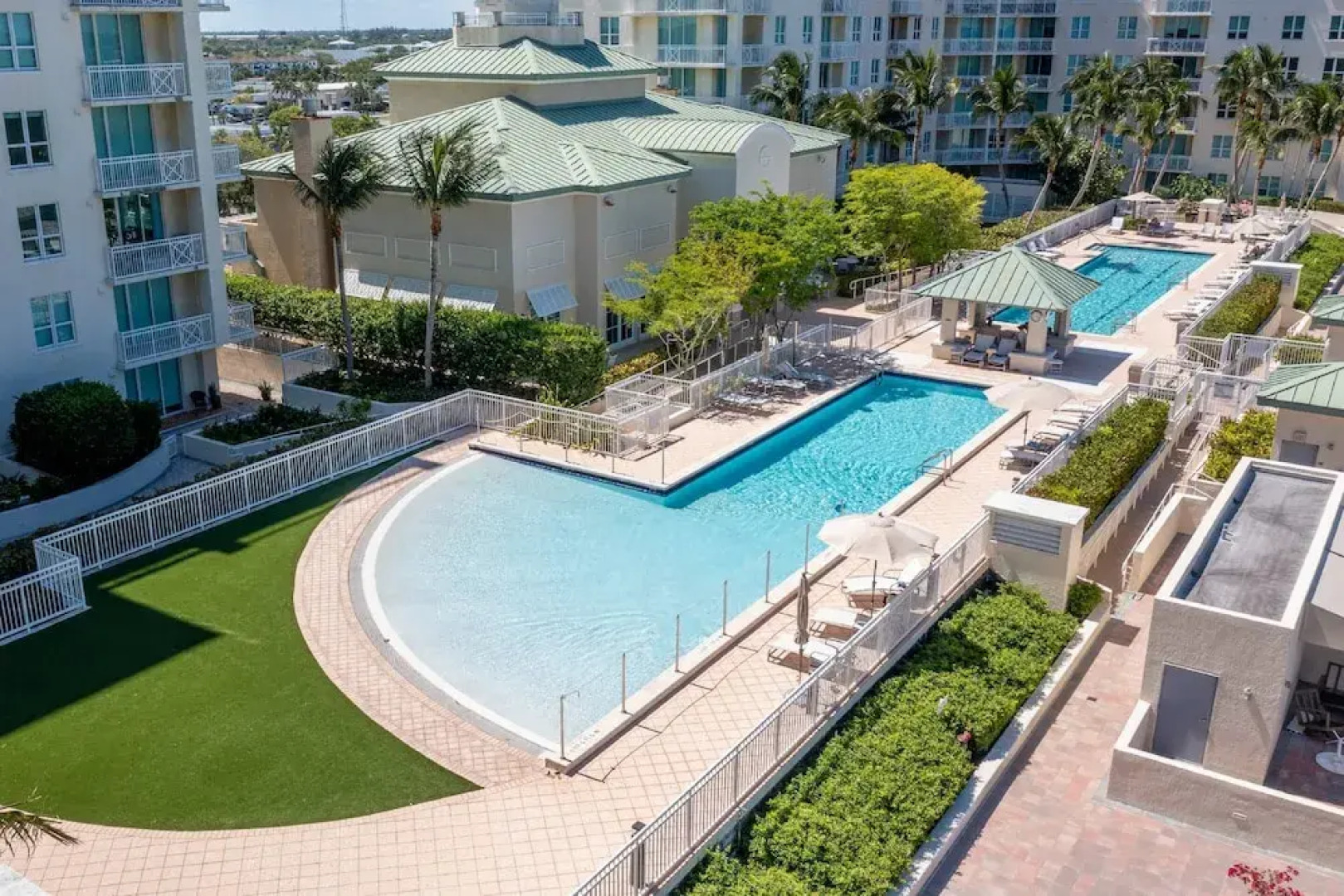 309n Sunrise Suite1 Bedroom, Pools, Jacuzzi, Beach, Shops & Dog Friendly