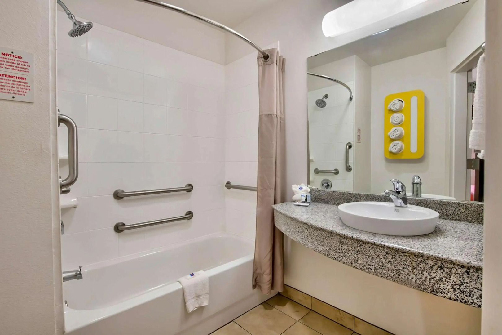 Motel 6 Eagle Pass, TX - Lakeside