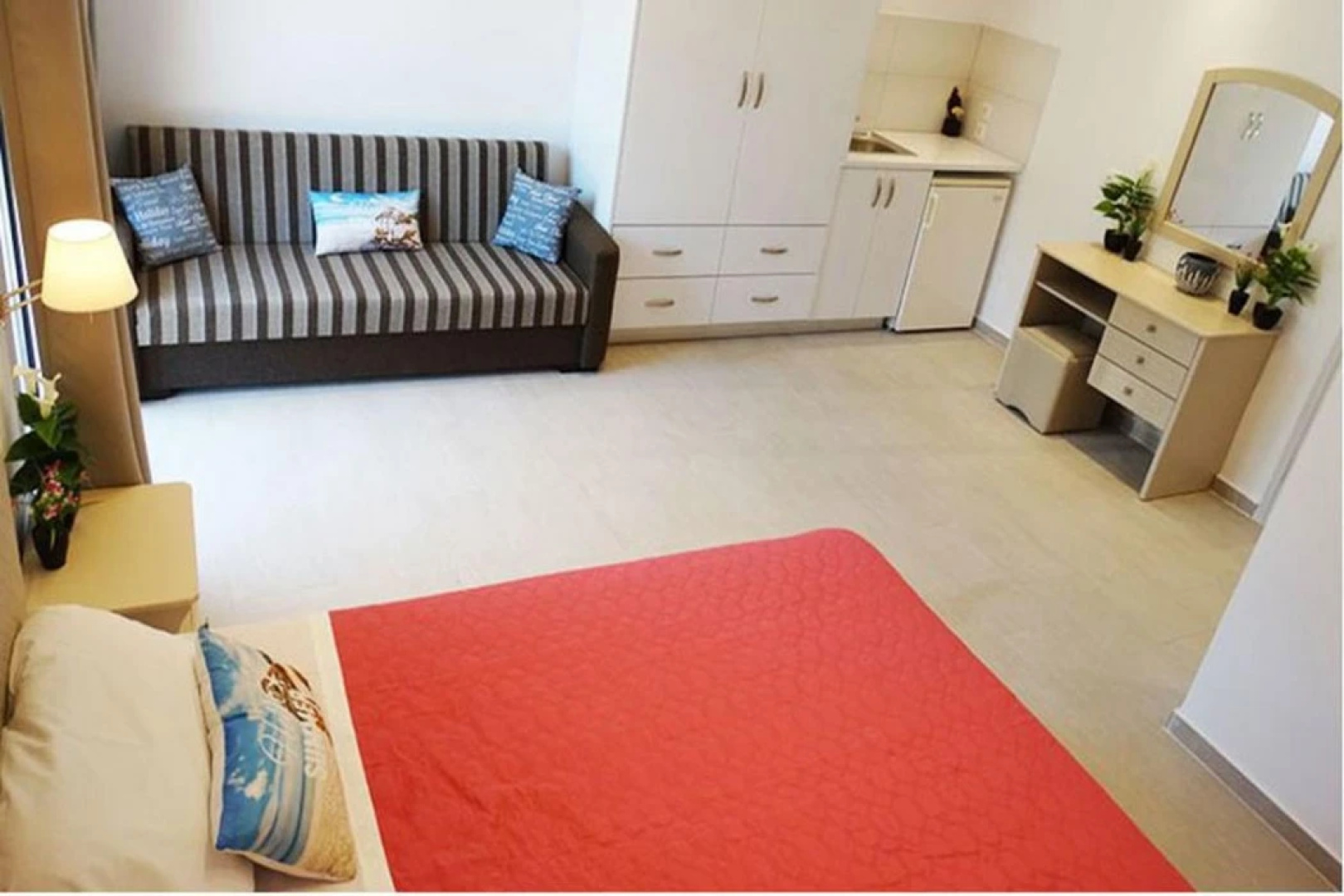 Makis Louvlis Apartments & Studios