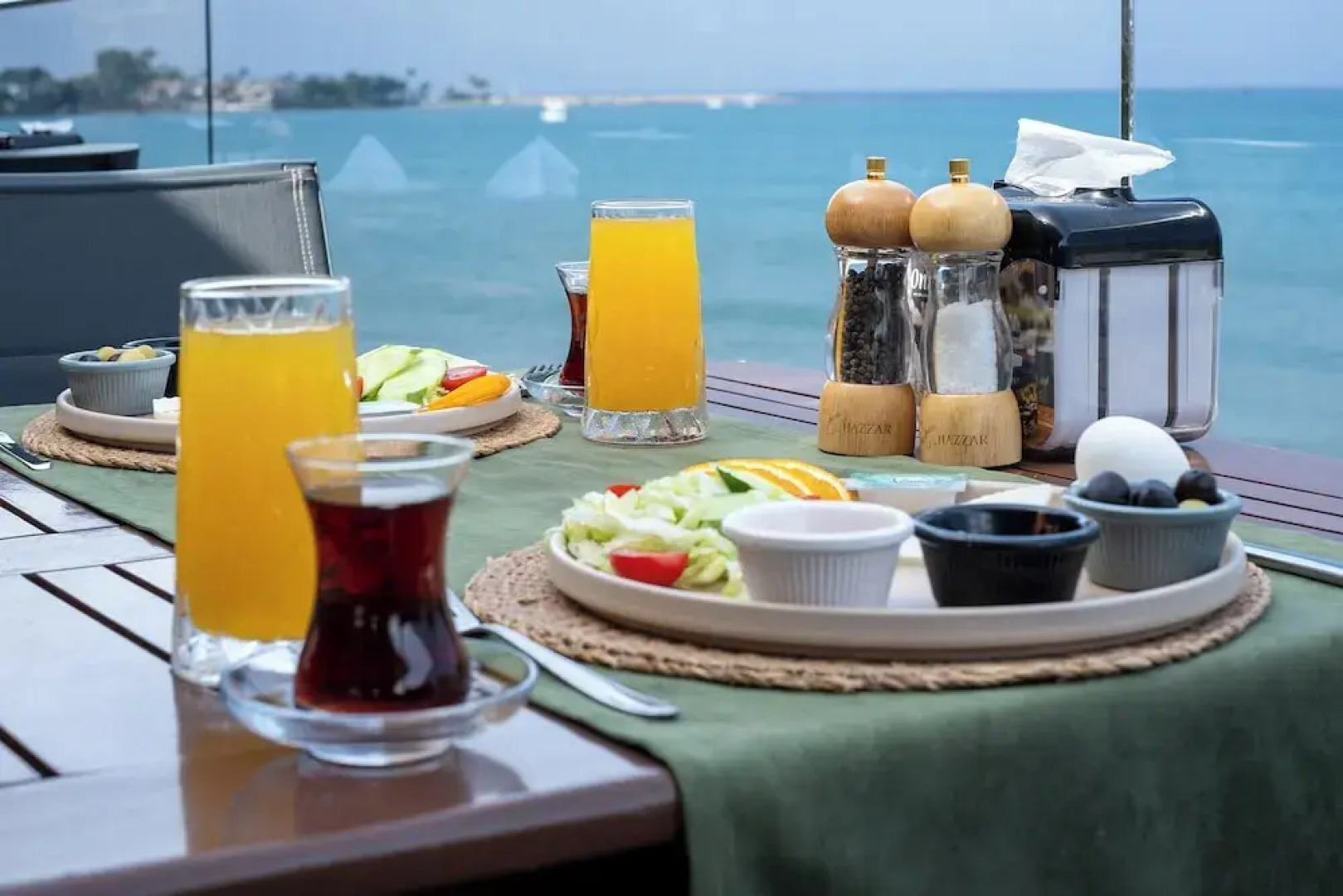 Tropic Beach Club Side