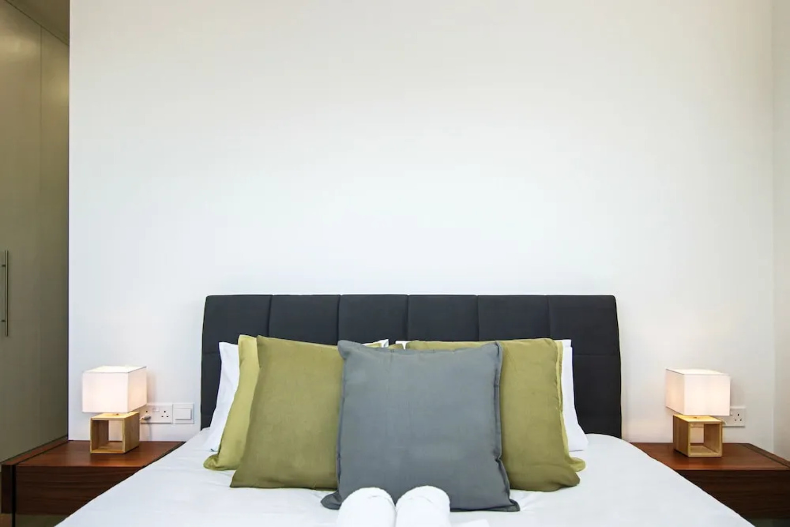 Phaedrus Living: Sea View Anna Residence 202