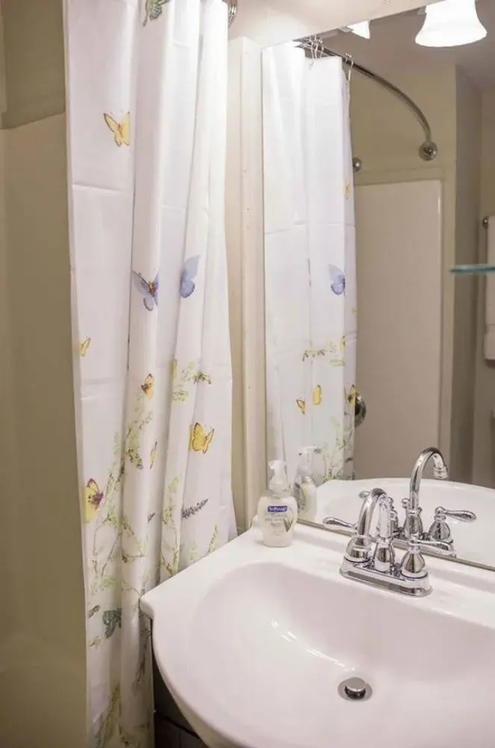 Woodlands Inn Of Sapphire Bed & Breakfast
