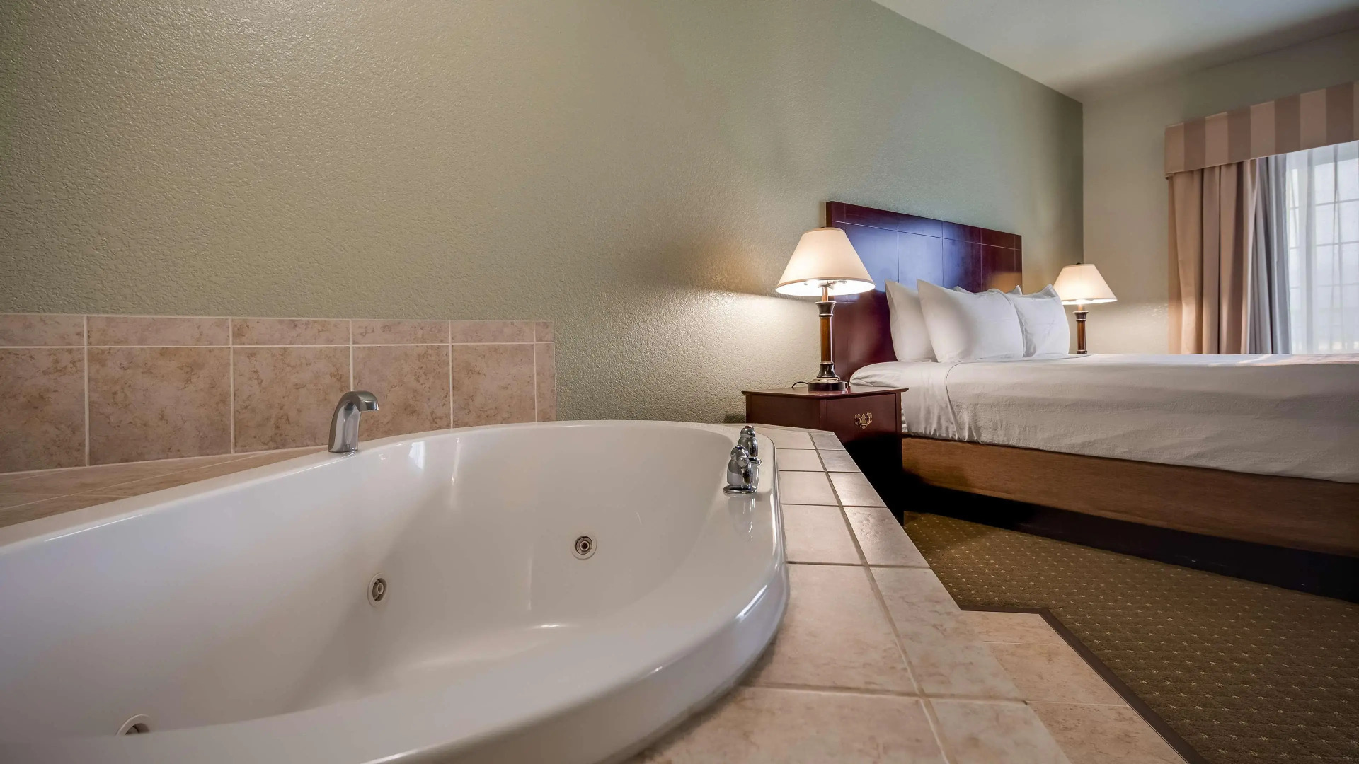 Best Western Plus Bayshore Inn