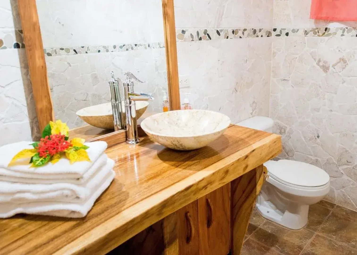 Makanas Beach Bungalows