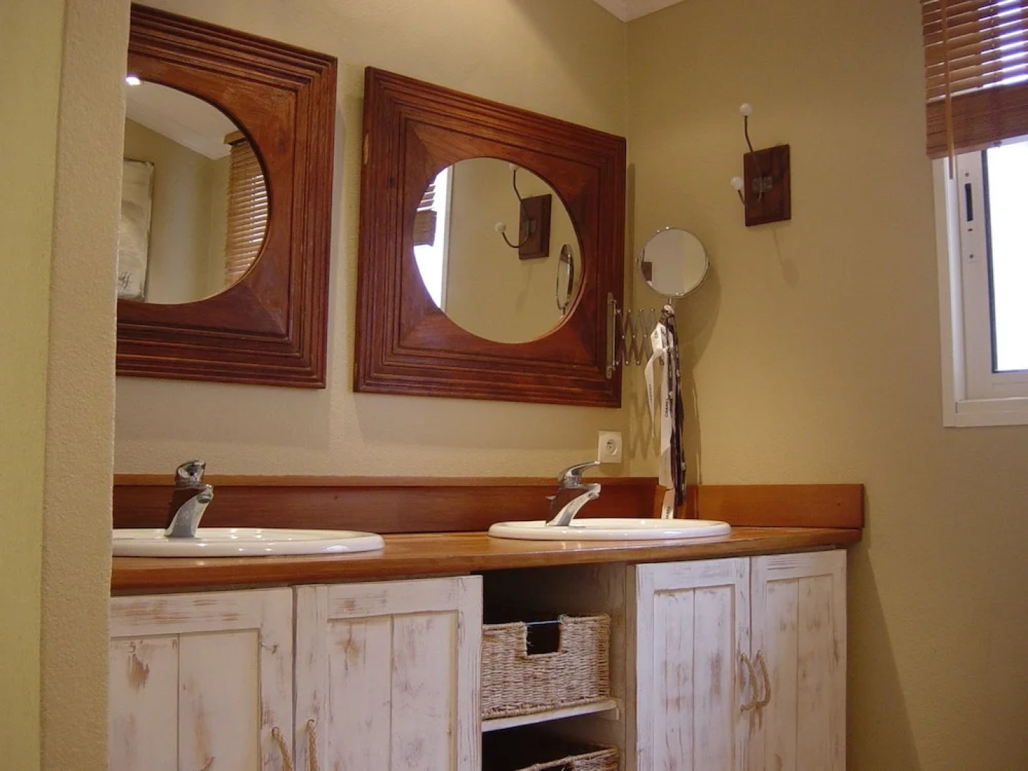 Les Minutias Village