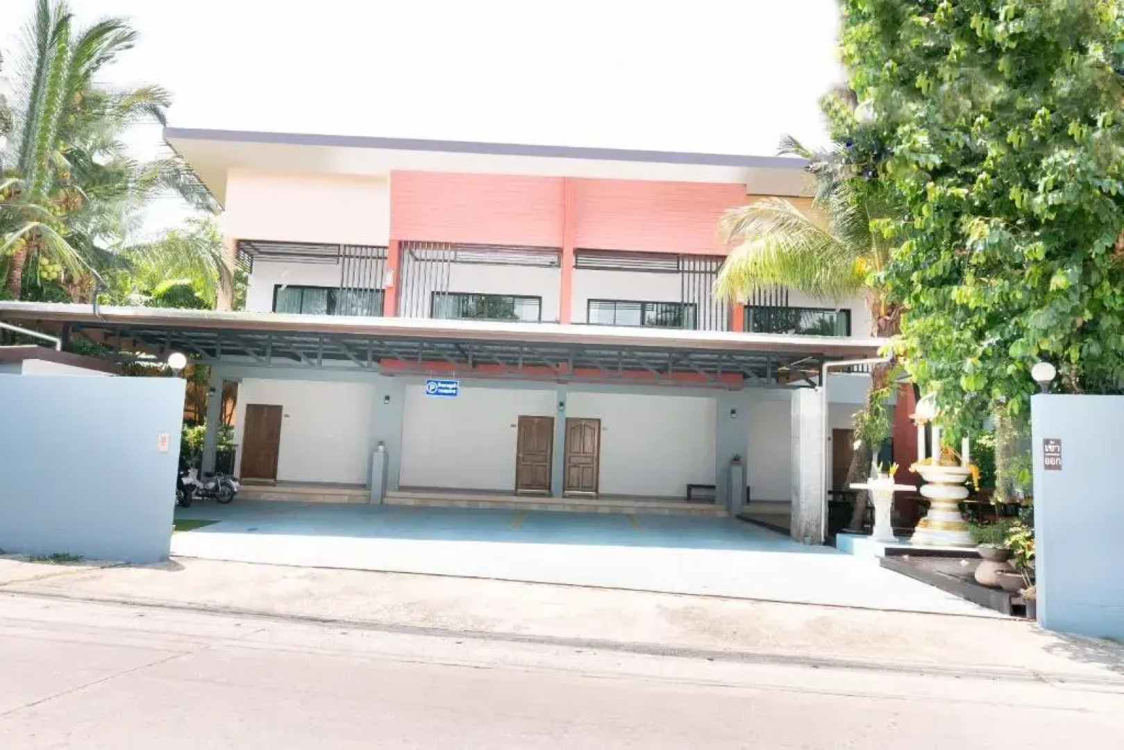 OYO 732 Juthamas Hotel