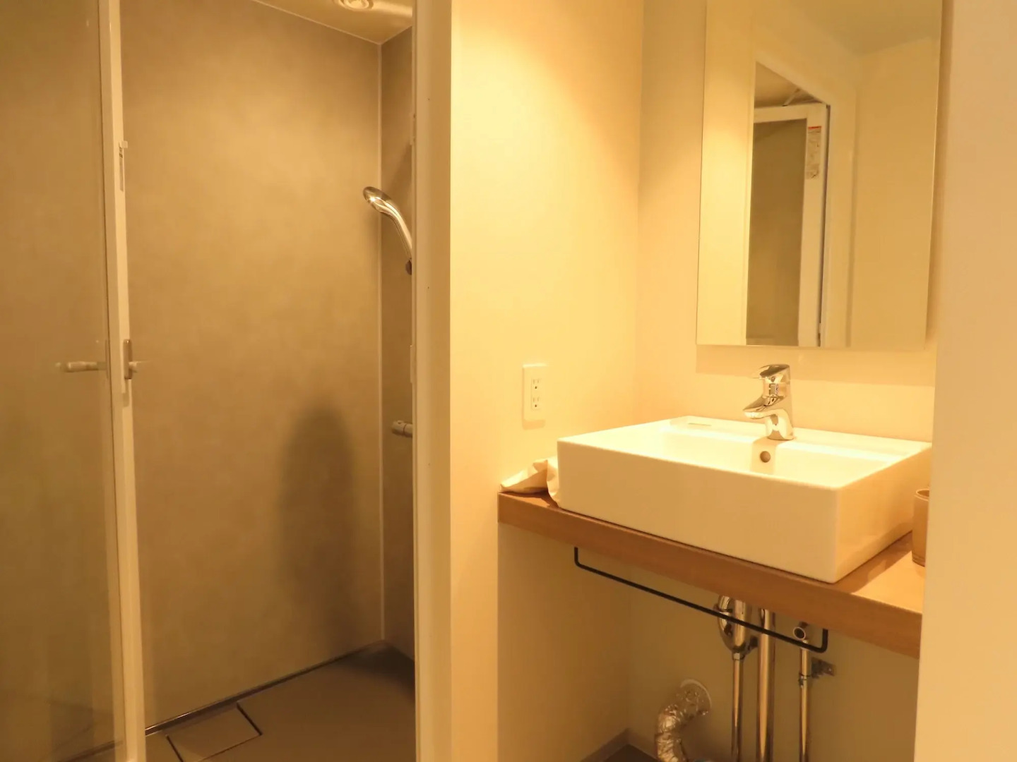 HULL Osaka Hokko Marina