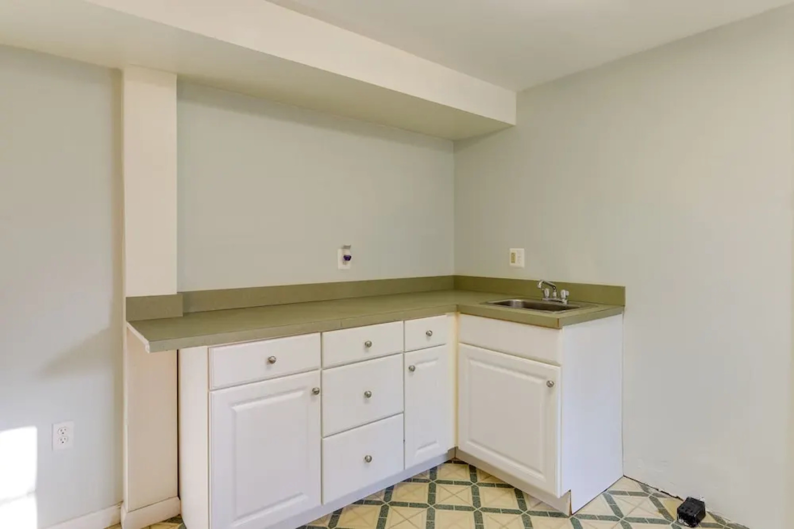 Backyard + Deck: Family-friendly Lorton Home!