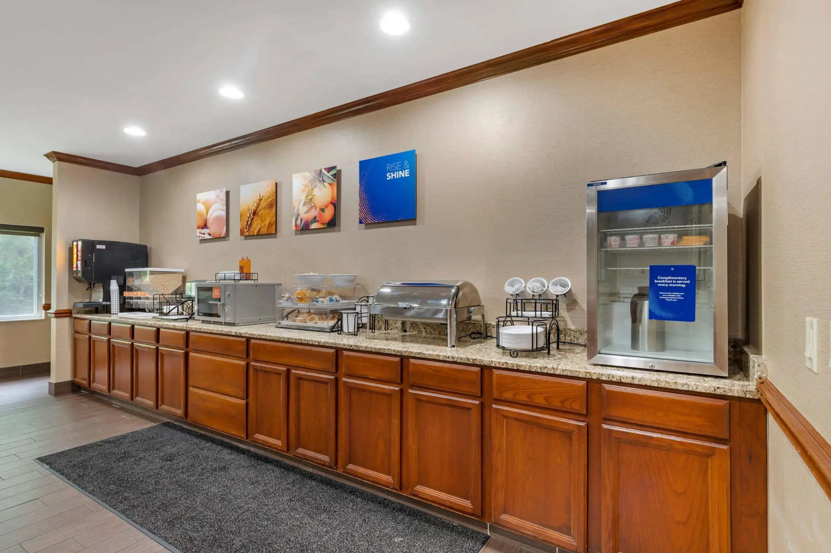 Comfort Inn & Suites East Moline near I-80