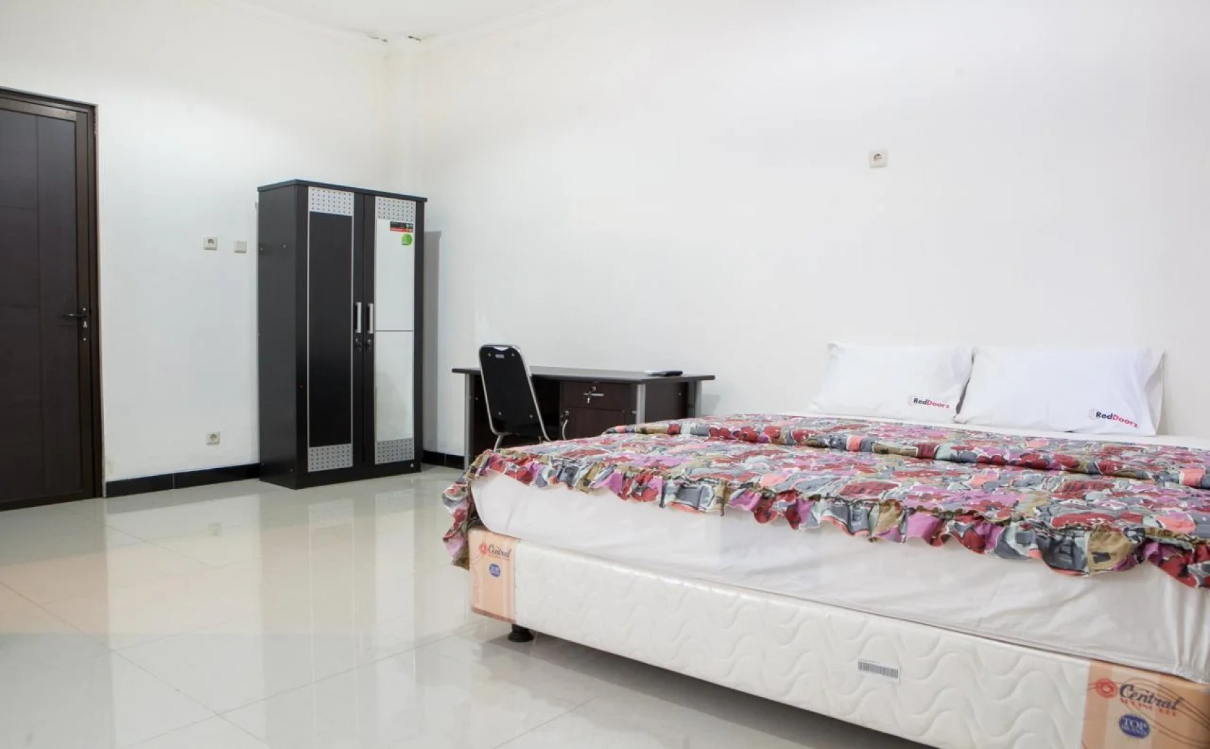 Saloka Guest House by ZUZU