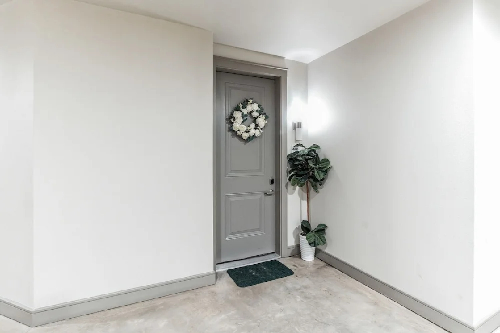 Location! Location! Cozy & Luxe 1 Bedroom Apts by Redawning