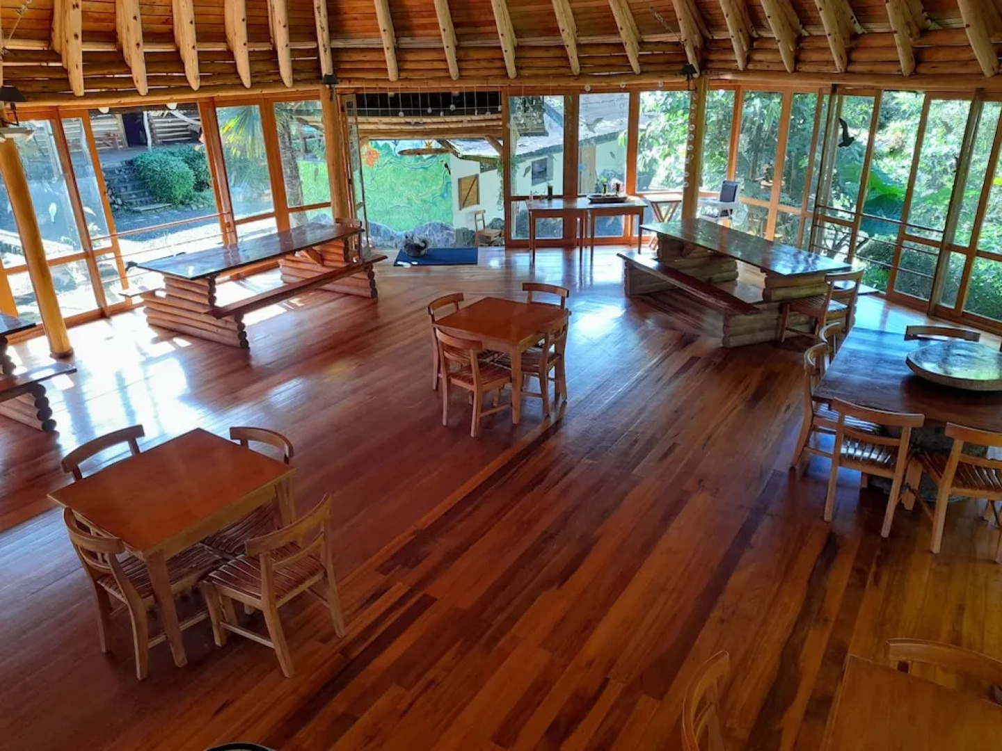 Hosteria La Roulotte Mindo