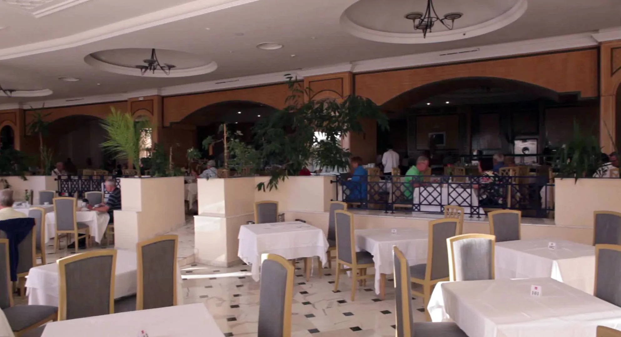 Royal Garden Palace (Families and Couples)