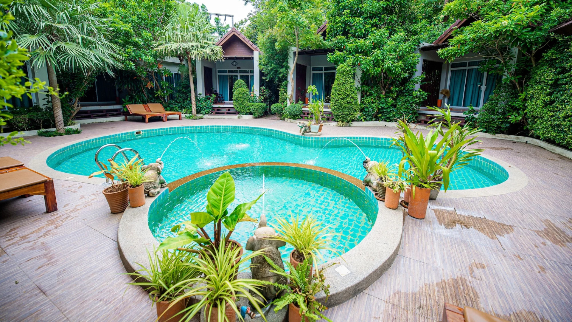 Baan Klang Aow Beach Resort