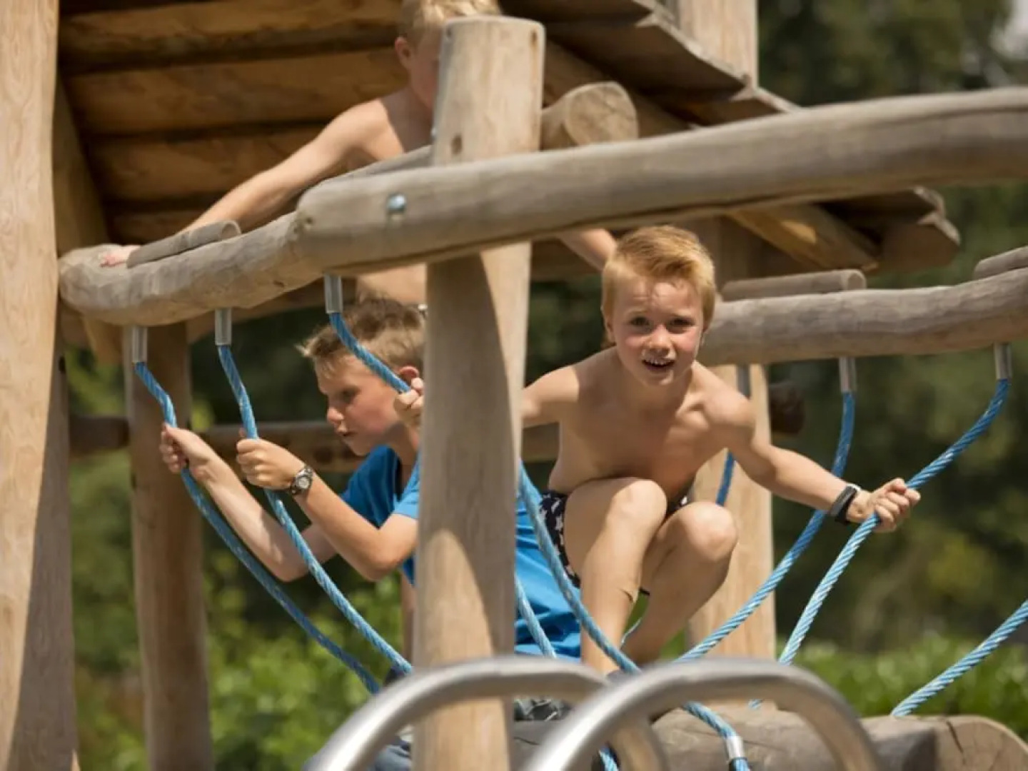 Comfy chalet with a dishwasher, directly on a pond