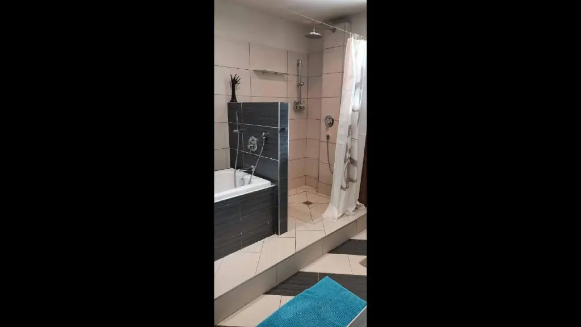 Cheerful Holiday House Illuminosa