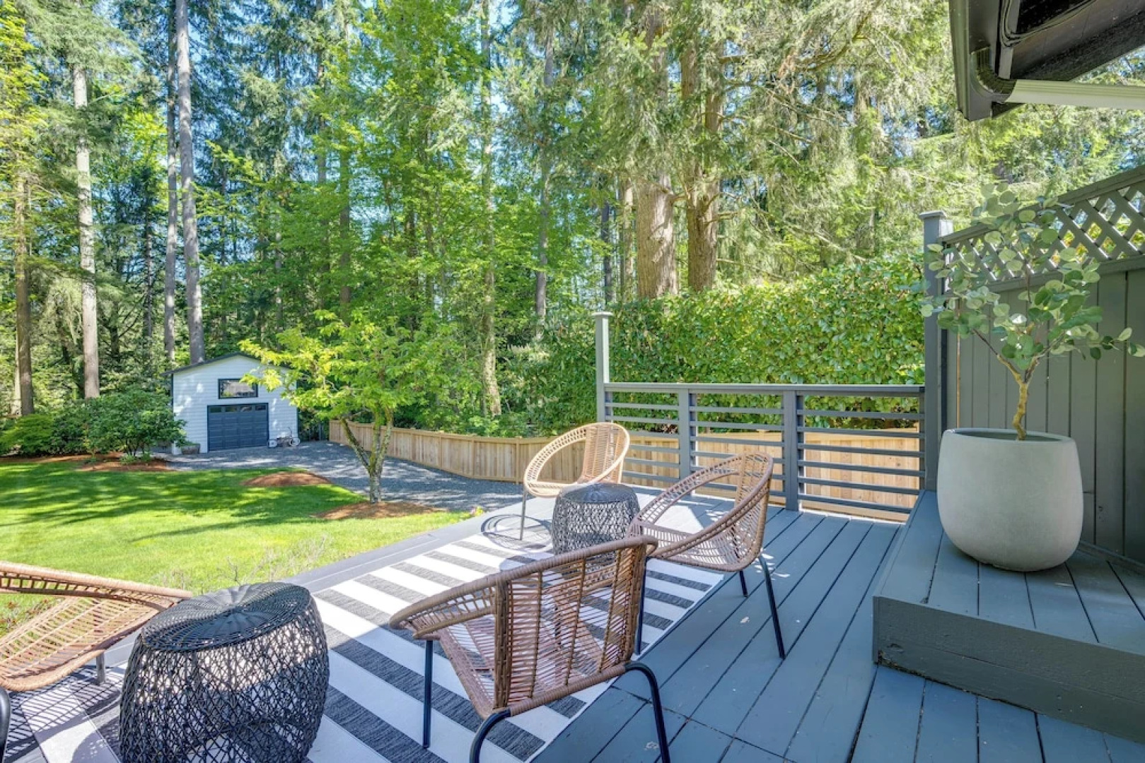 Modern Home: 3 Miles to Woodinville Wine Country!