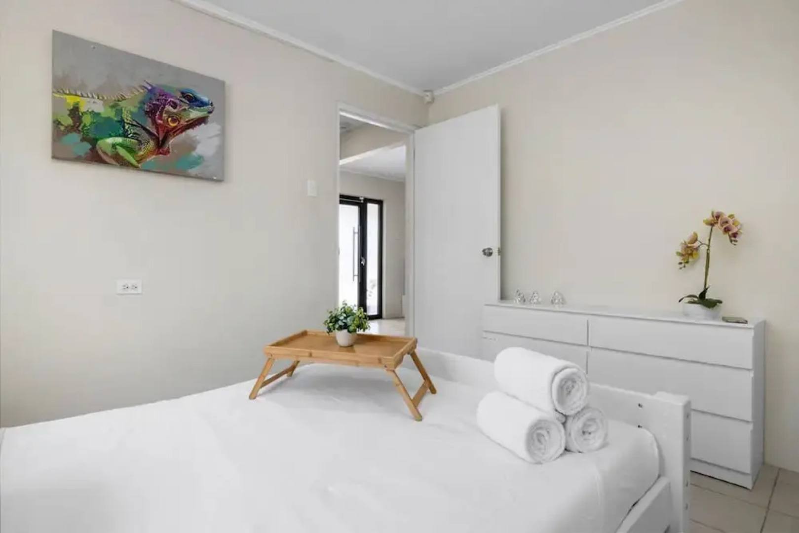 Lovely 3br2ba w Wifi Parking in Central Location