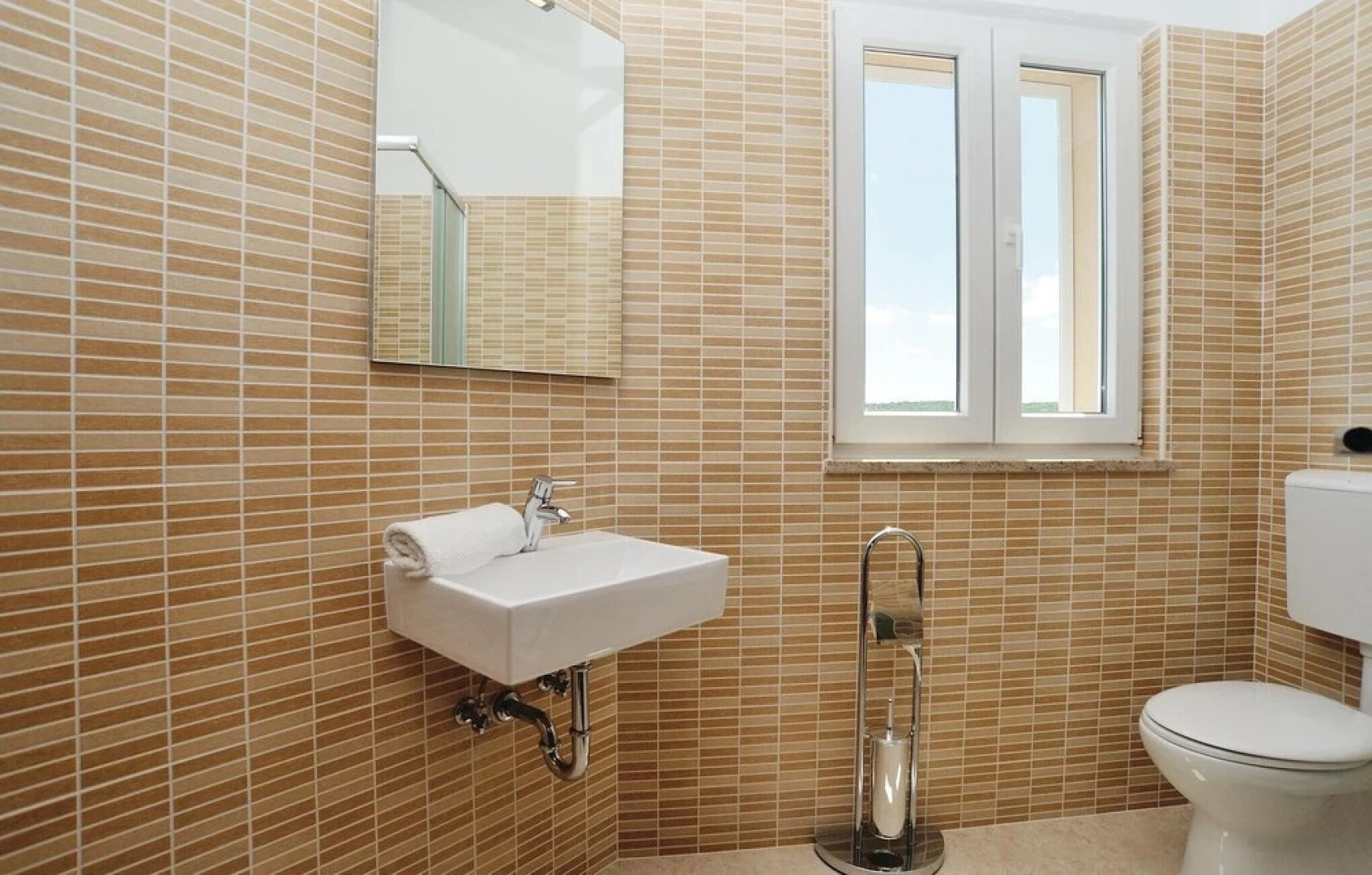 Beautiful Home in Pridraga With Wifi and 5 Bedrooms