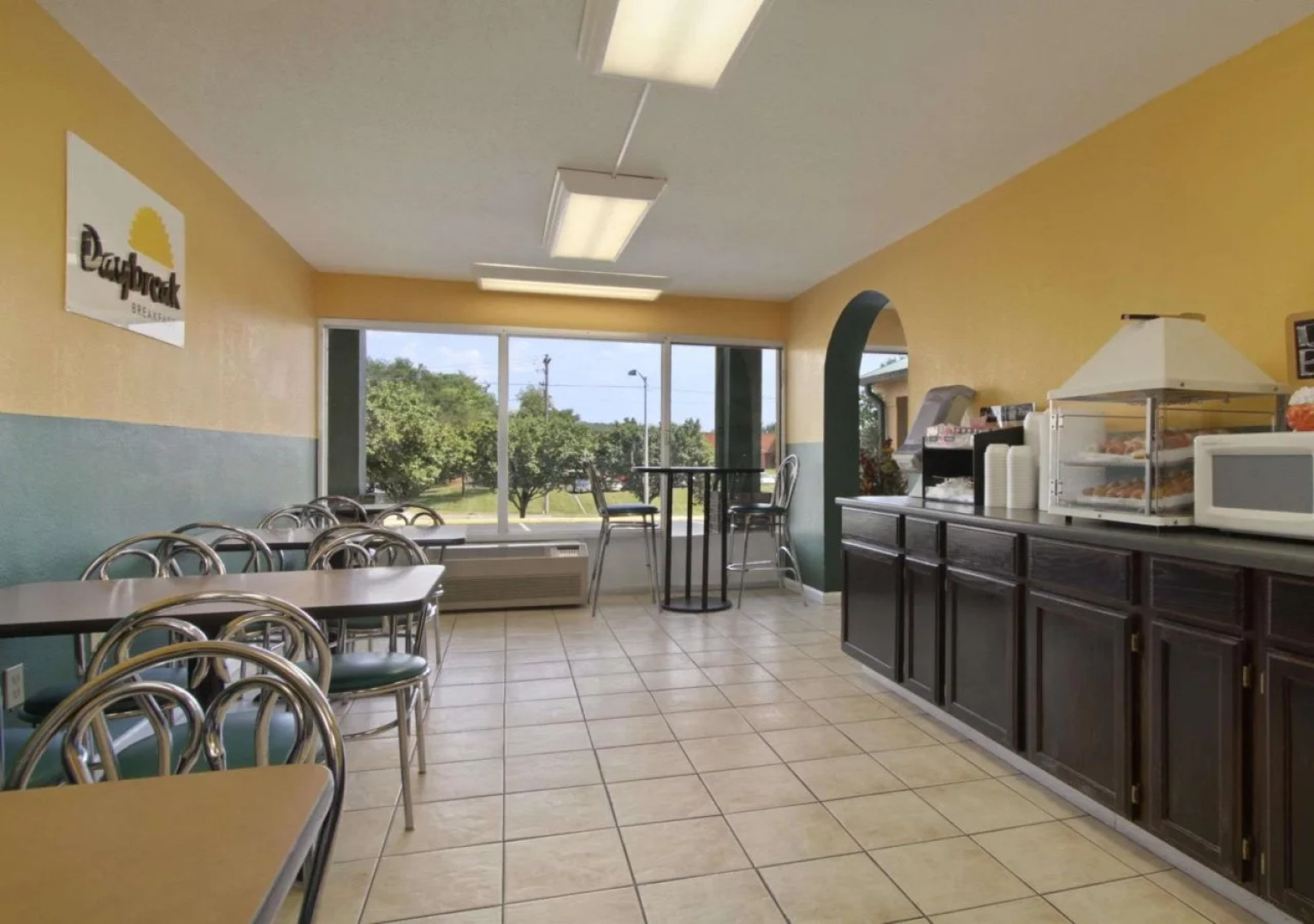 Days Inn by Wyndham Roanoke Civic Center