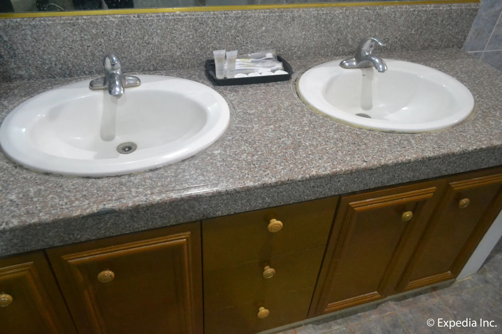 The Q Hotel & Restaurant