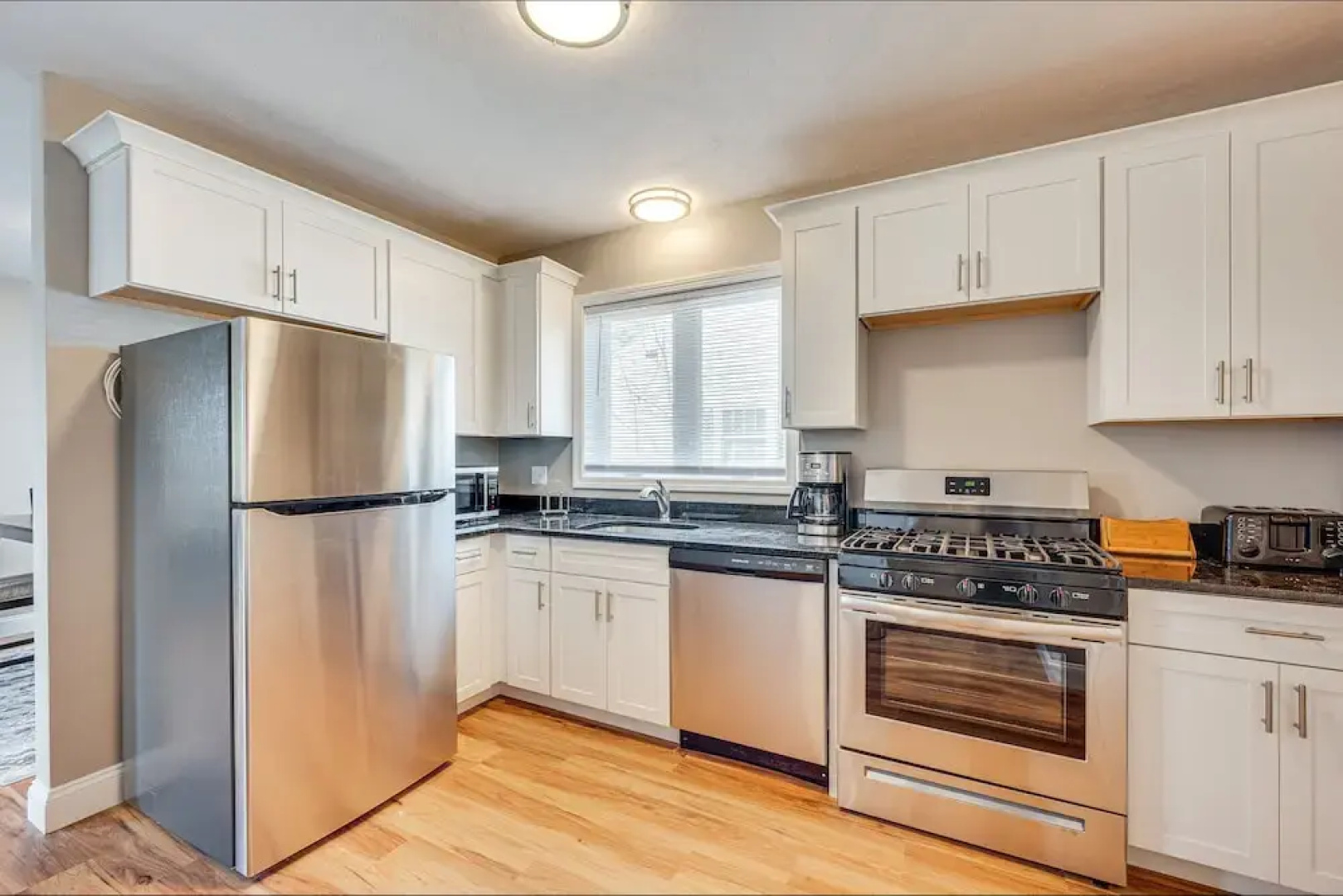 New Hampshire Abode w/ Mountain Views, Near Skiing