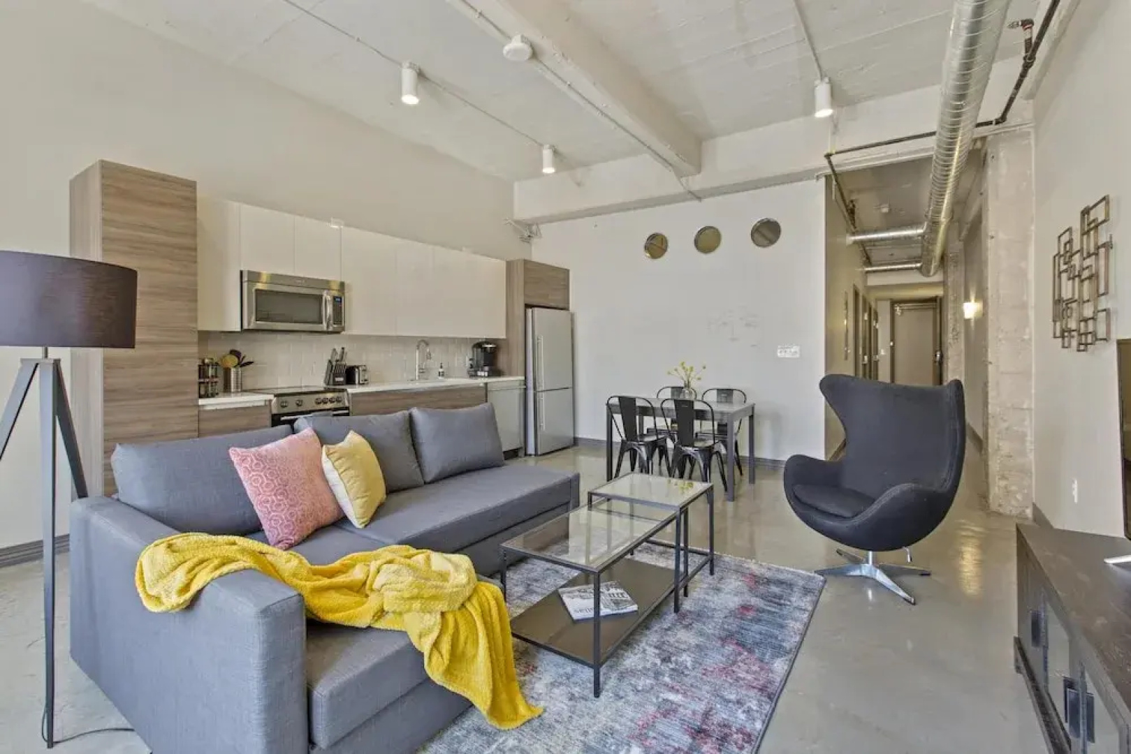Downtown Dallas Apartments by Hosteeva