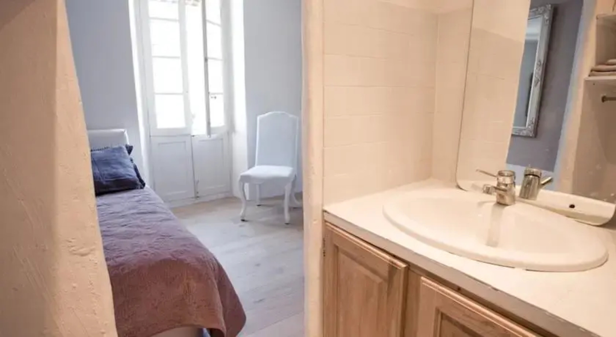 Boutique Village No. 6