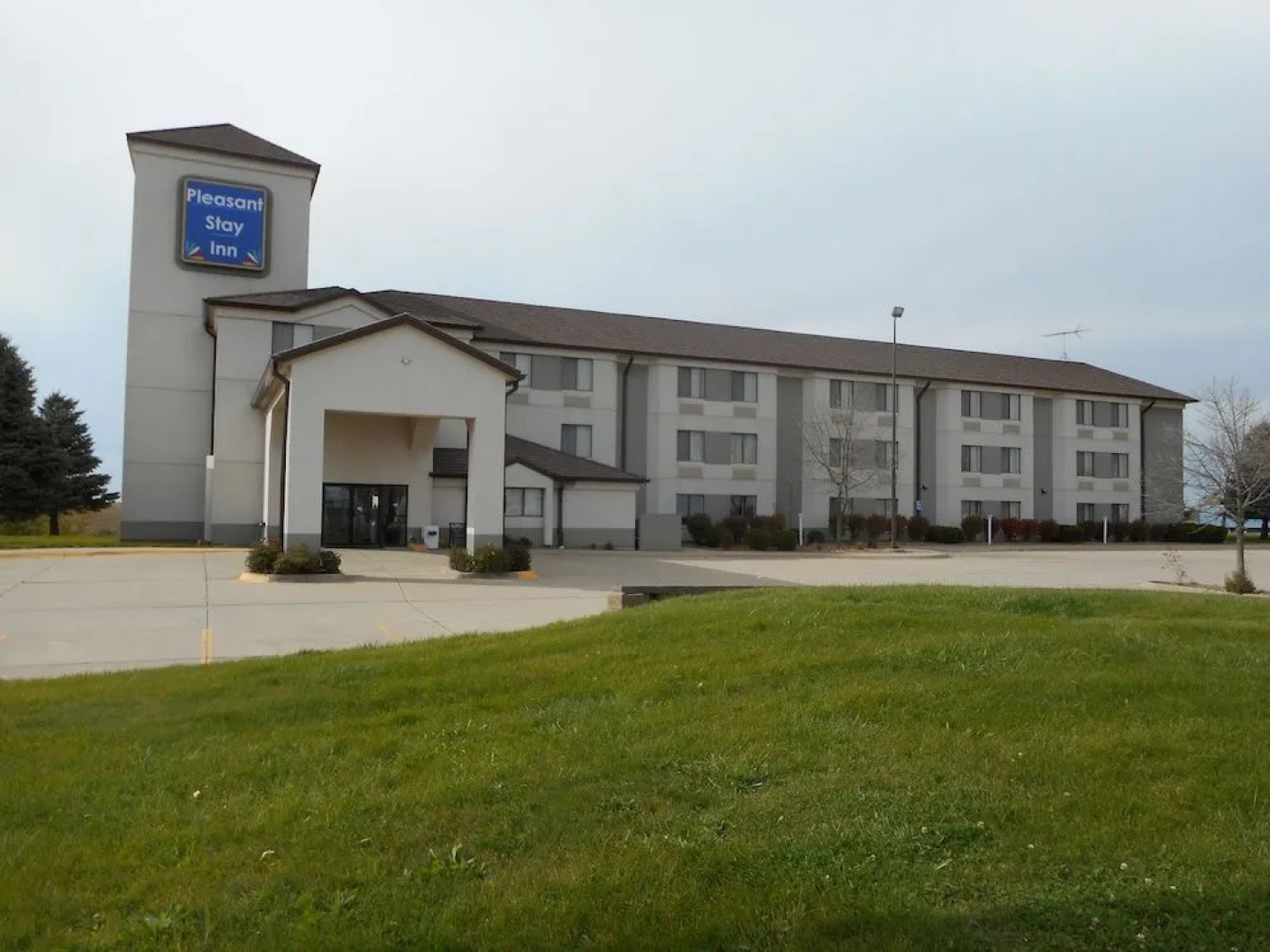 Pleasant Stay Inn & Suites