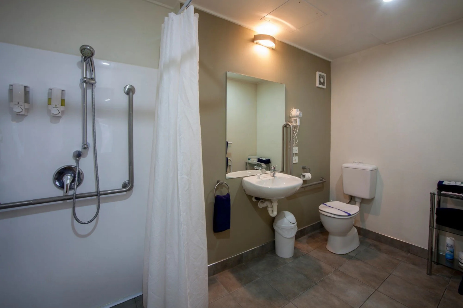 Landmark Manor Motel