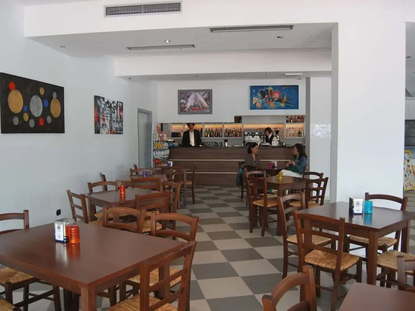 Well-kept Apartment With air Conditioning 1 km. From the sea