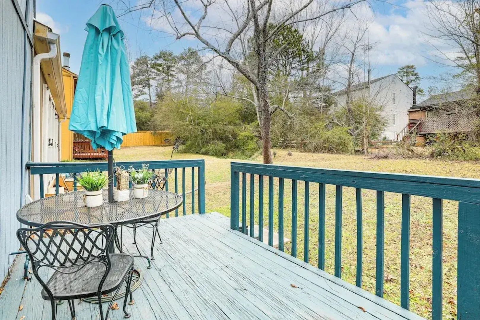 8 Mi to Stone Mountain: Quiet Getaway w/ Deck