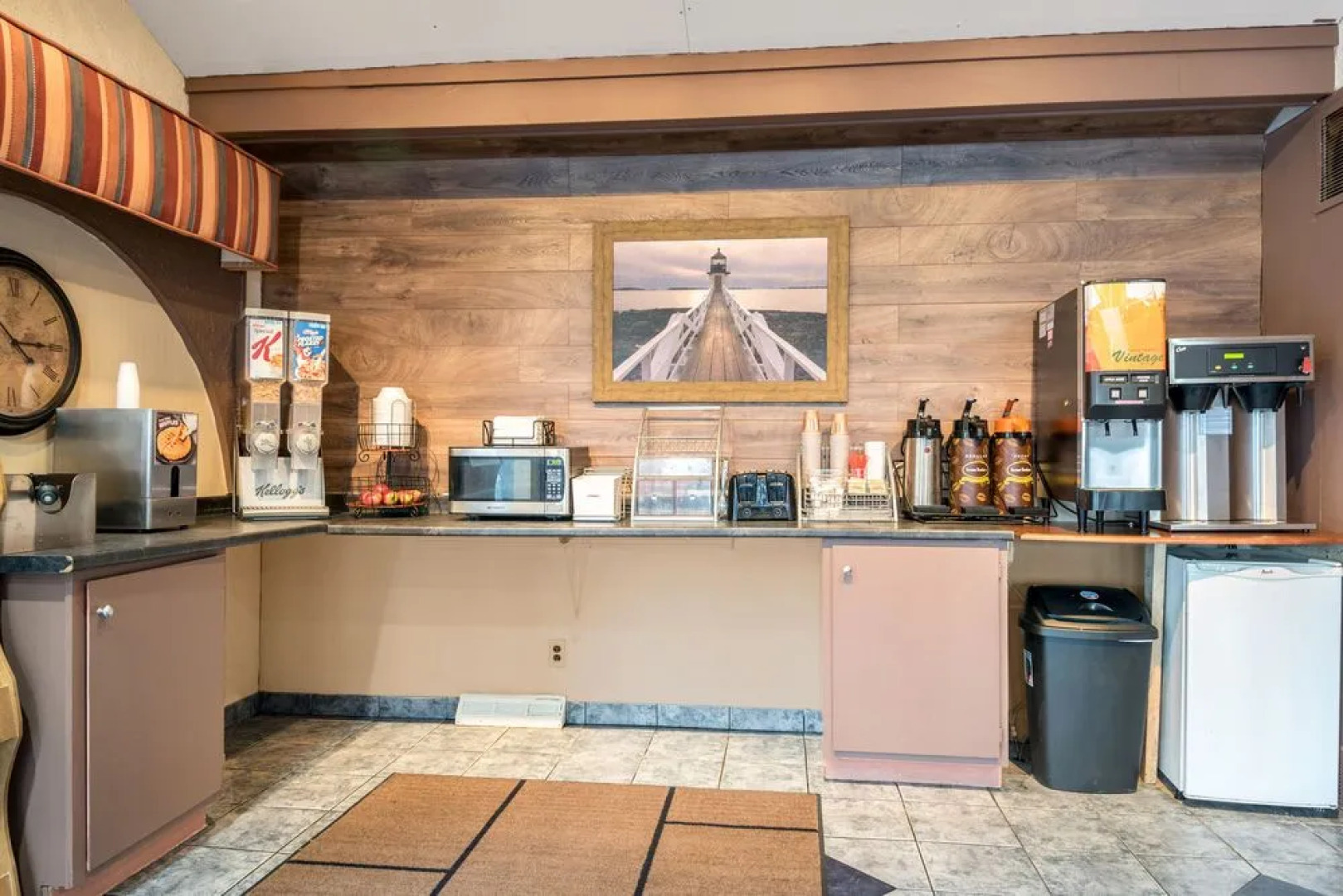 Red Carpet Inn & Suites - Albany Airport