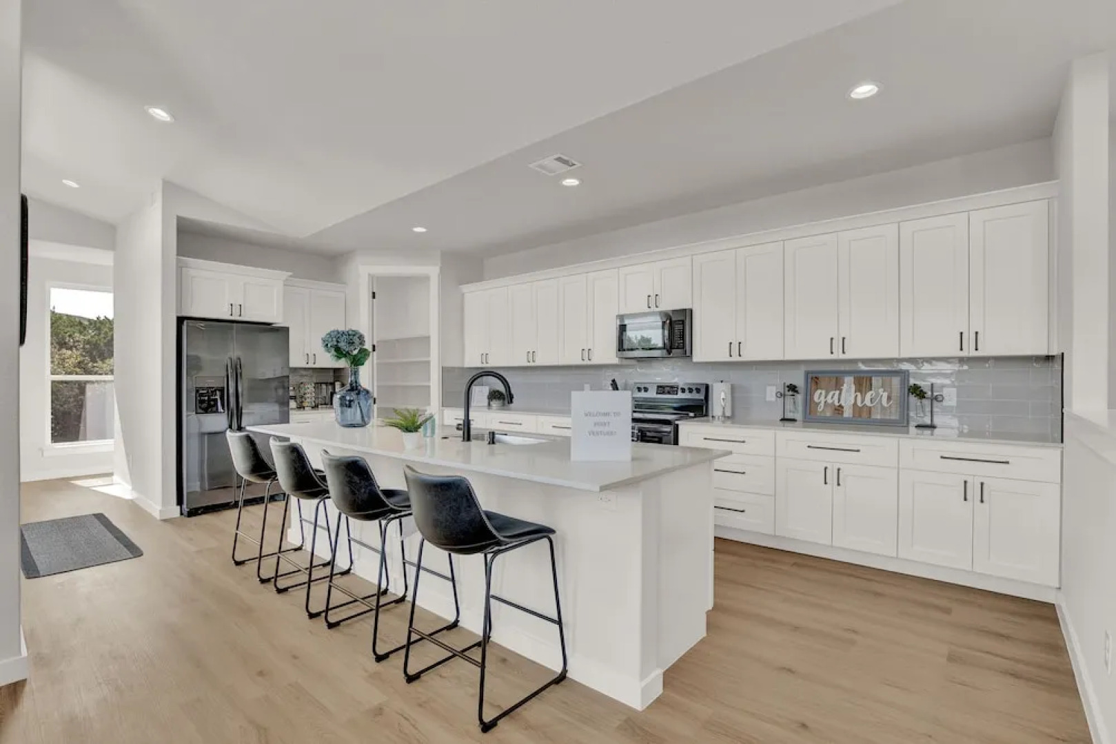 Stunning Lake Home W/pool-beach-gym-boat Access