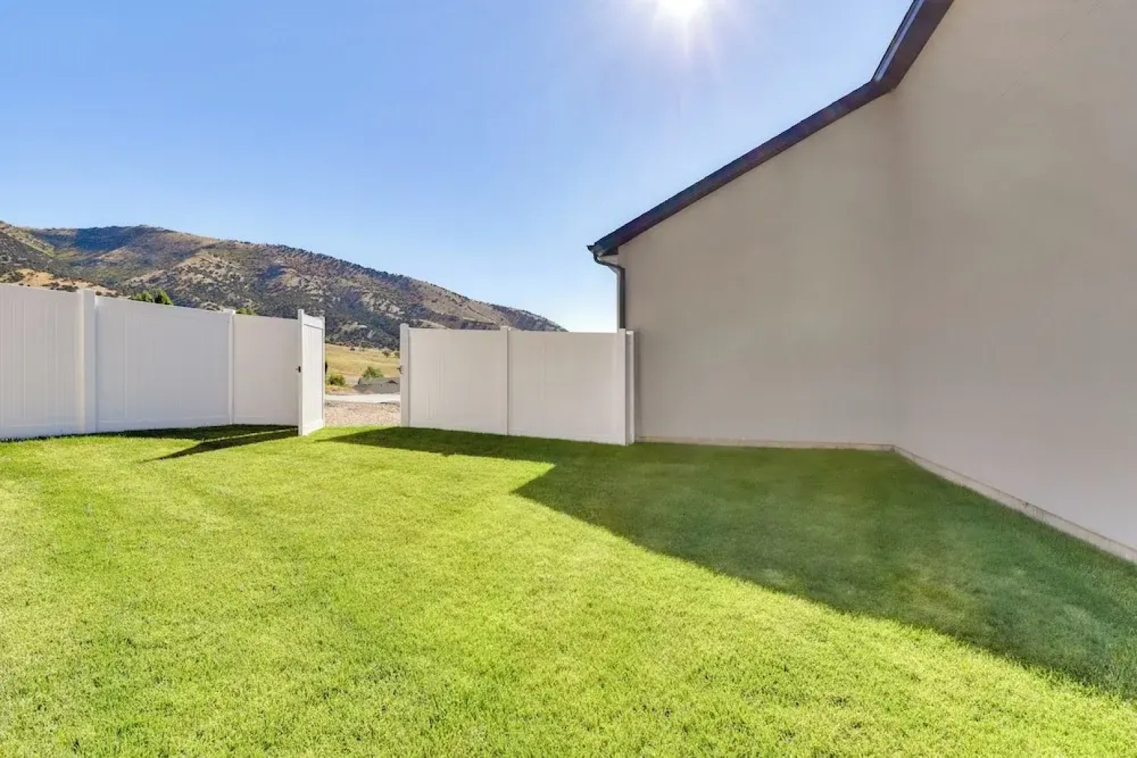 Sleek & Modern Morgan Abode: Great for Families!