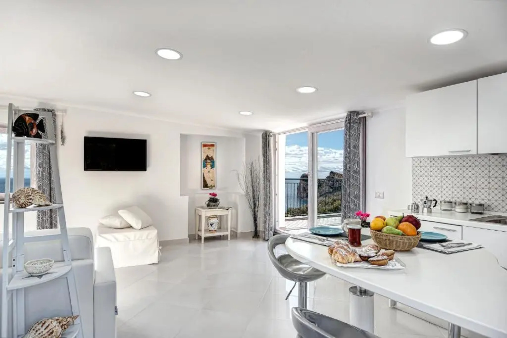 Sunrise Suite by Gocce