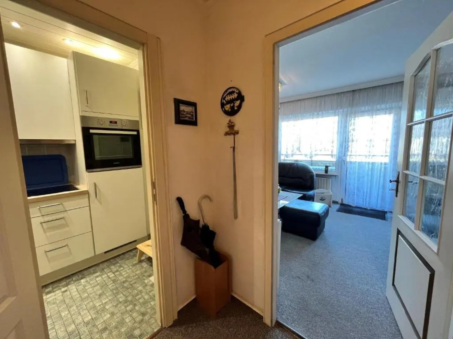 2-Zimmer-Appartement im 1. Obergeschoss mit Hallenschwimmbad und Sauna.