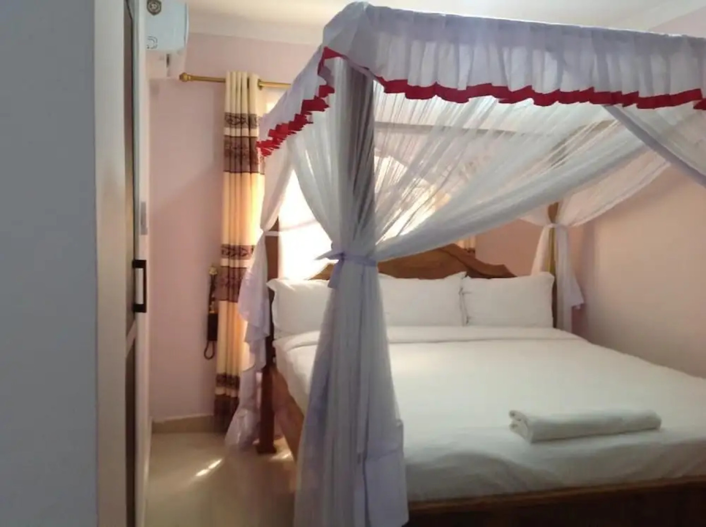 Mzunguu Safari Lodge