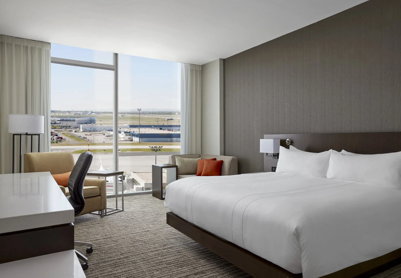 Calgary Airport Marriott In-Terminal Hotel